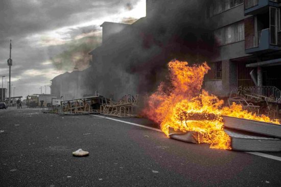Homem incendeia colchão e ameaça ex-mulher e filhos em Sumaré