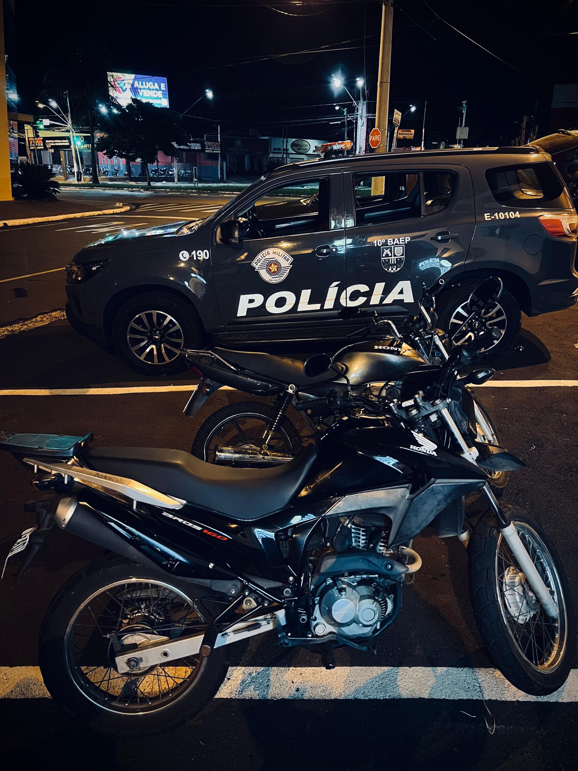 BAEP prende dois homens com motocicletas roubadas